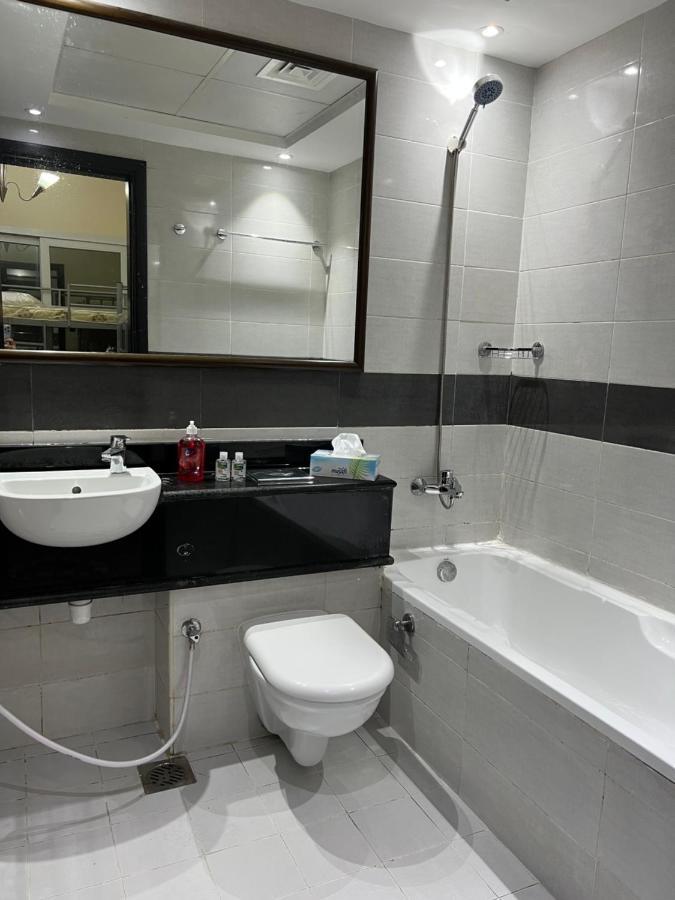 Grand Pearl Hostel For Boys 두바이 외부 사진